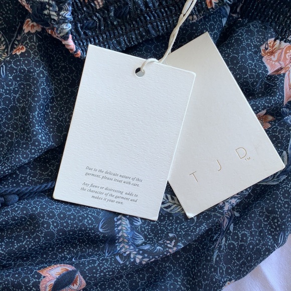 The JetSet Diaries off the shoulder floral dress - Picture 11 of 12